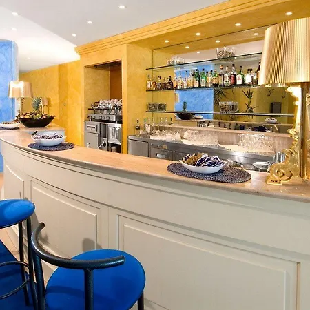 Caravelle Hotel 4*