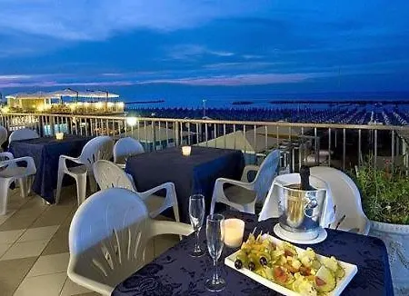 Hotel Caravelle