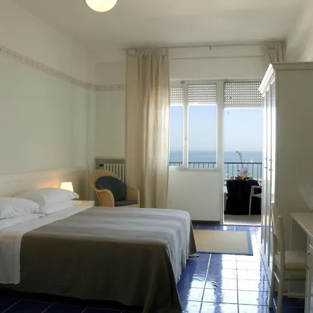 Caravelle מלון 4*