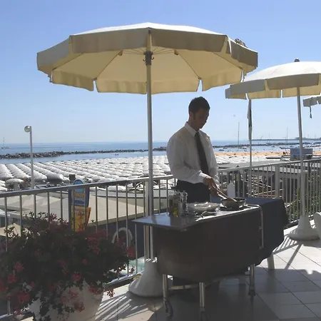 Caravelle Hotel 4*
