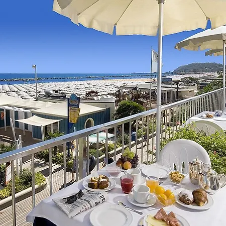 Hotel Caravelle 4*