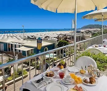 فندق Caravelle 4*